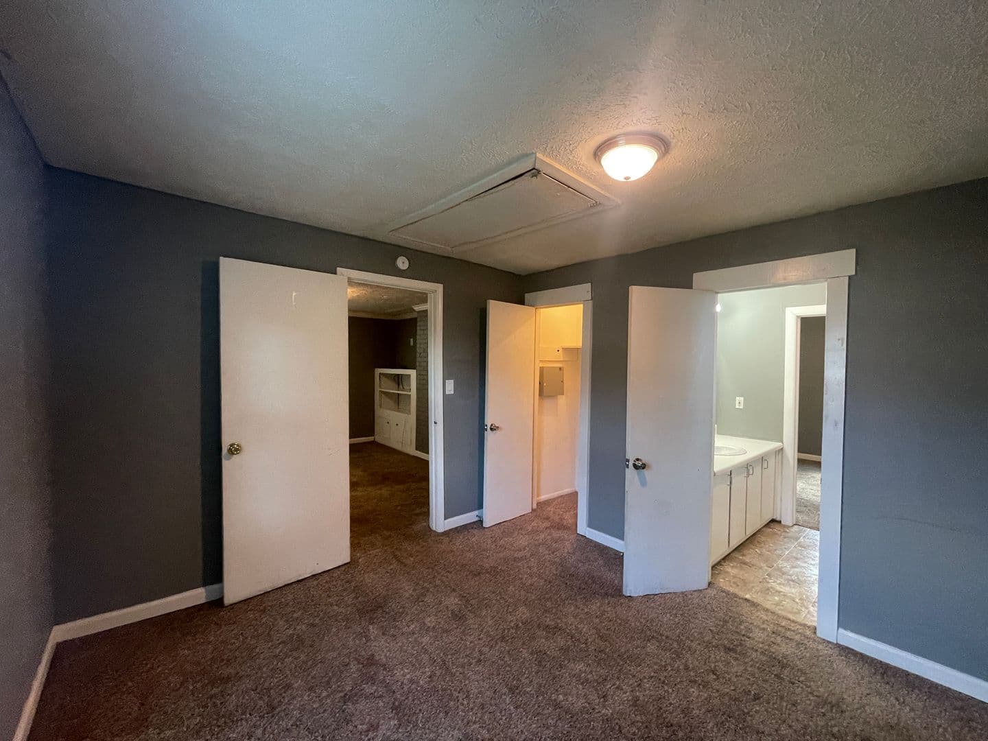 Warrenville House: 210 Jerry Road