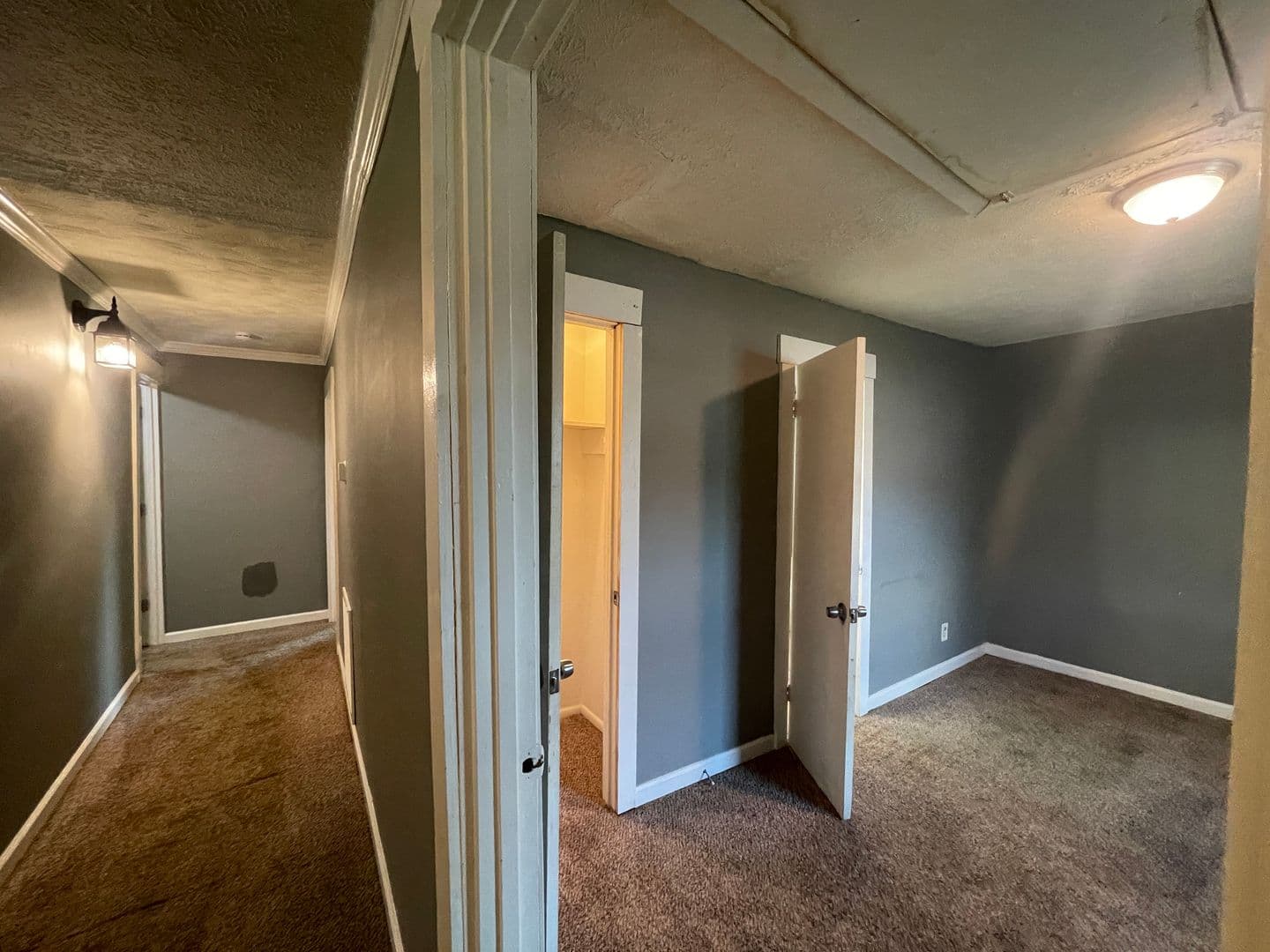 Warrenville House: 210 Jerry Road