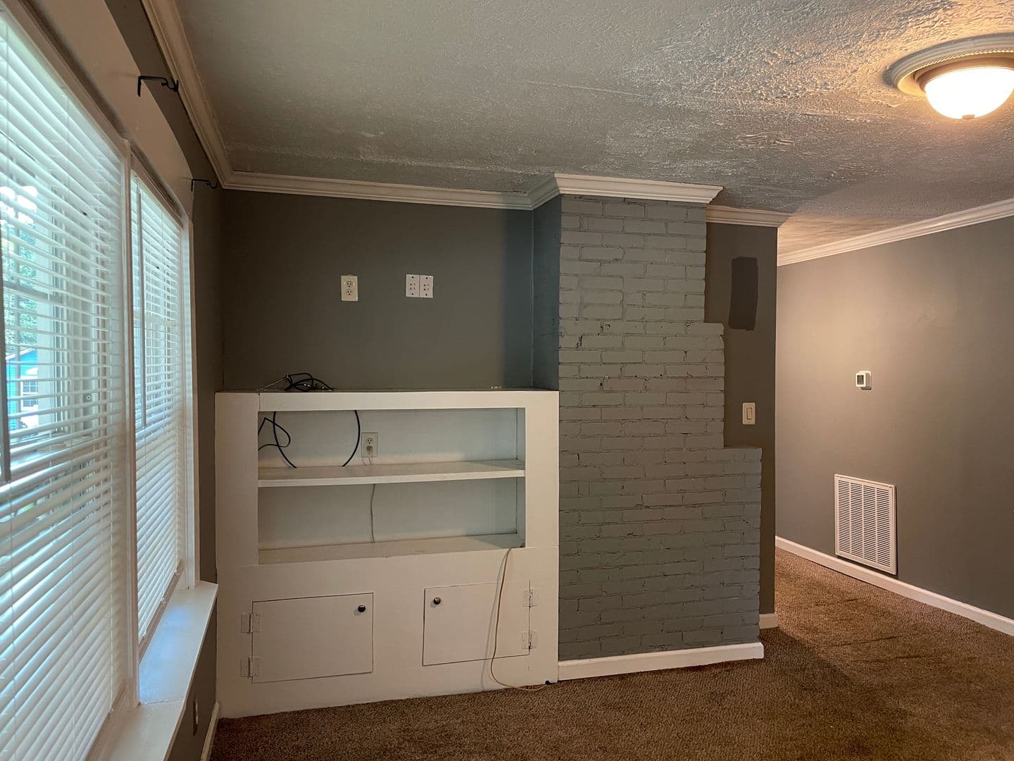 Warrenville House: 210 Jerry Road