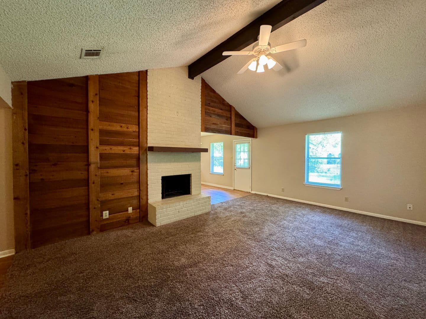 Hewitt House: 216 E. Lindenwood
