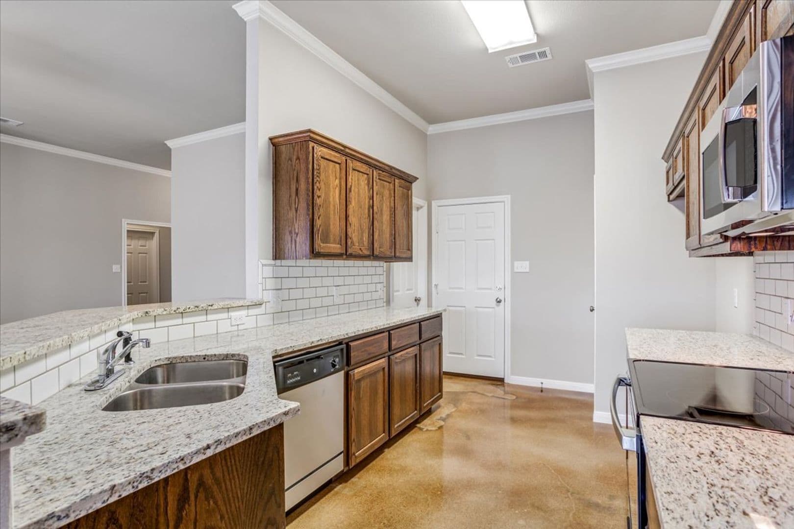 Hewitt House: 614 Hilltop Drive