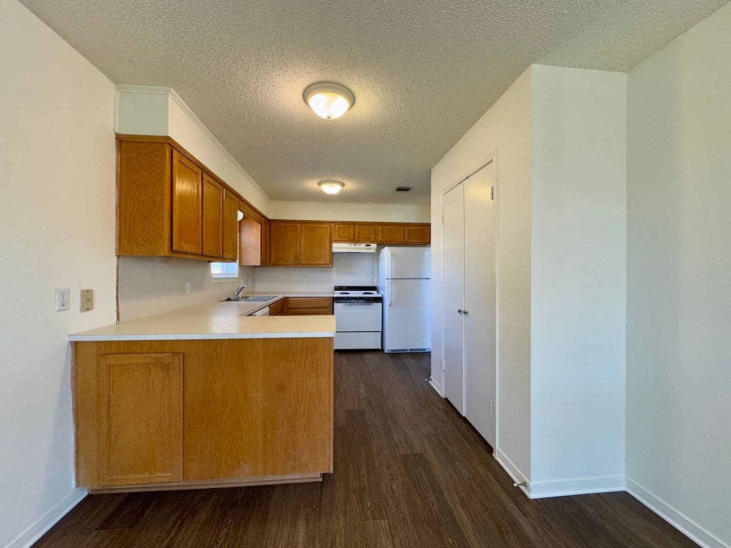 Hewitt House: 1008 Parkview Circle