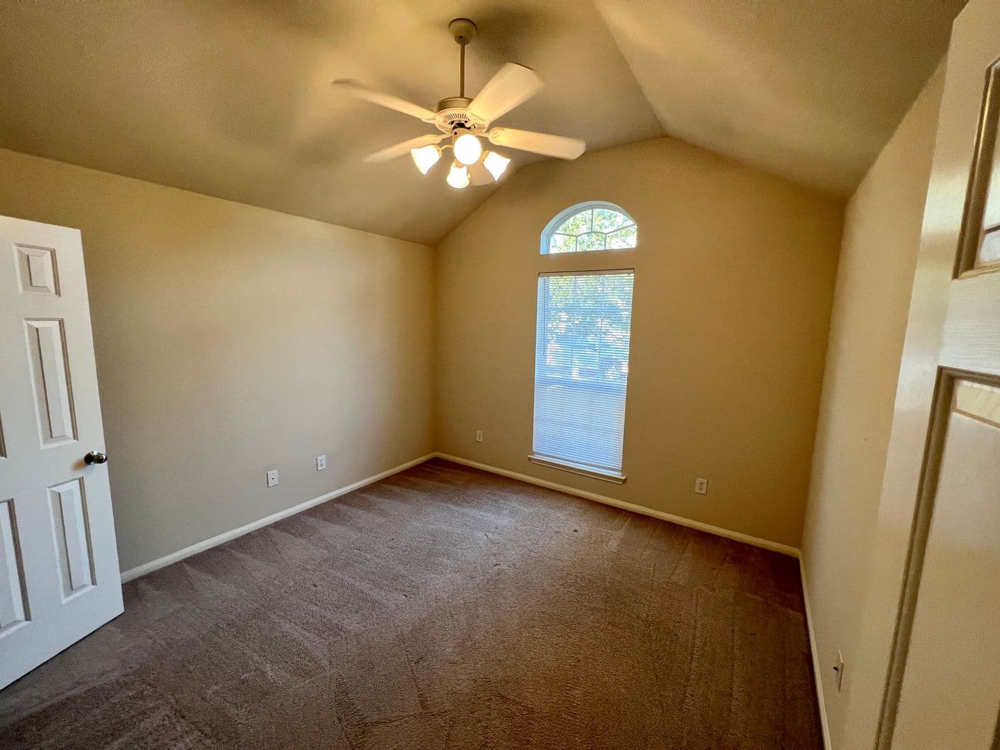 Waco House: 408 B Chapel Trail Circle