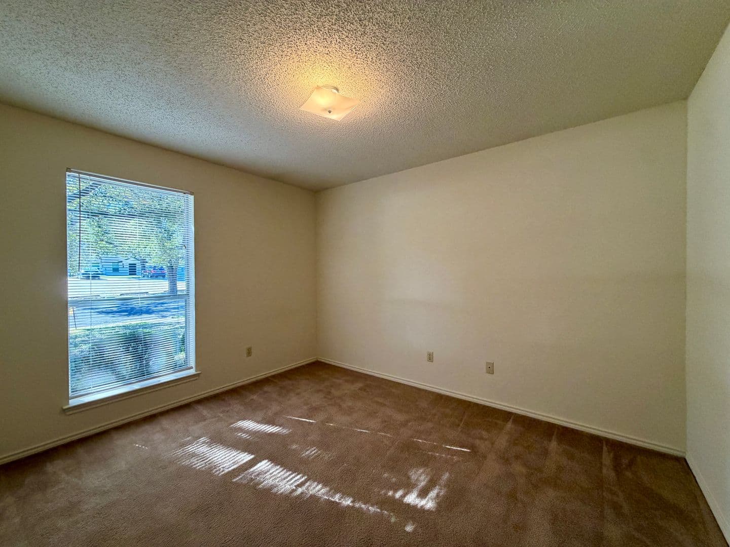 Waco House: 9107 Royal Lane