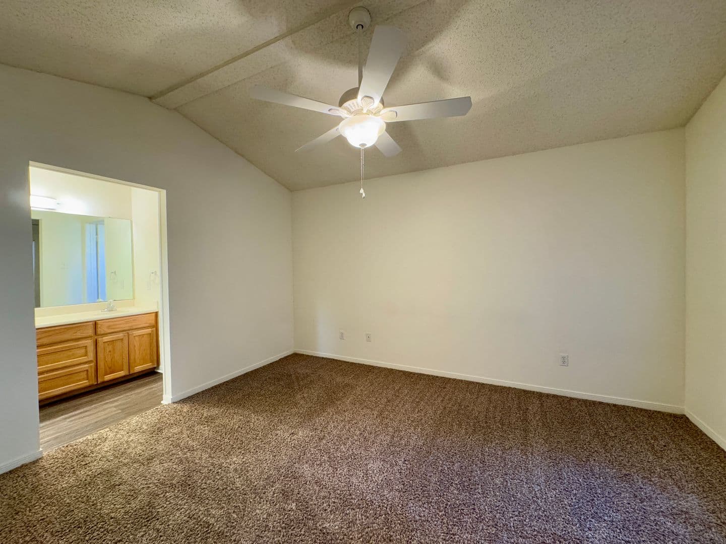 Hewitt House: 1008 Parkview Circle