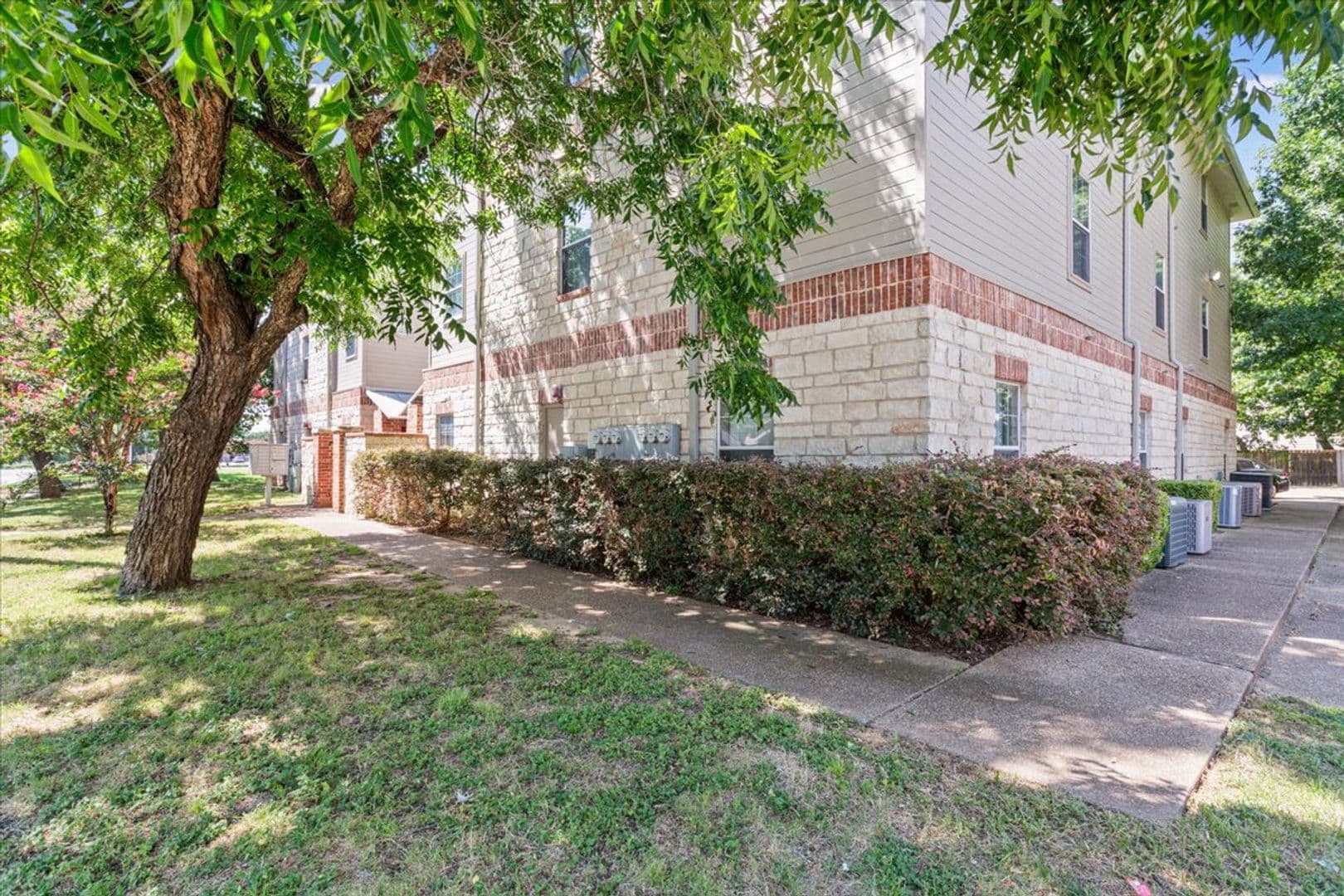 Waco House: 2021 S. 8th Street
