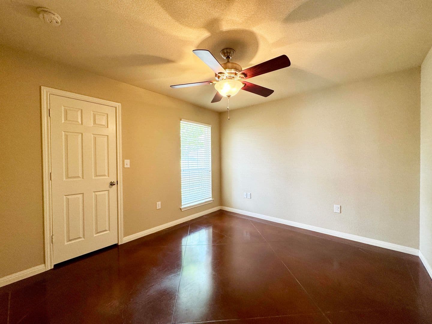 Waco House: 9804 B Salem Way