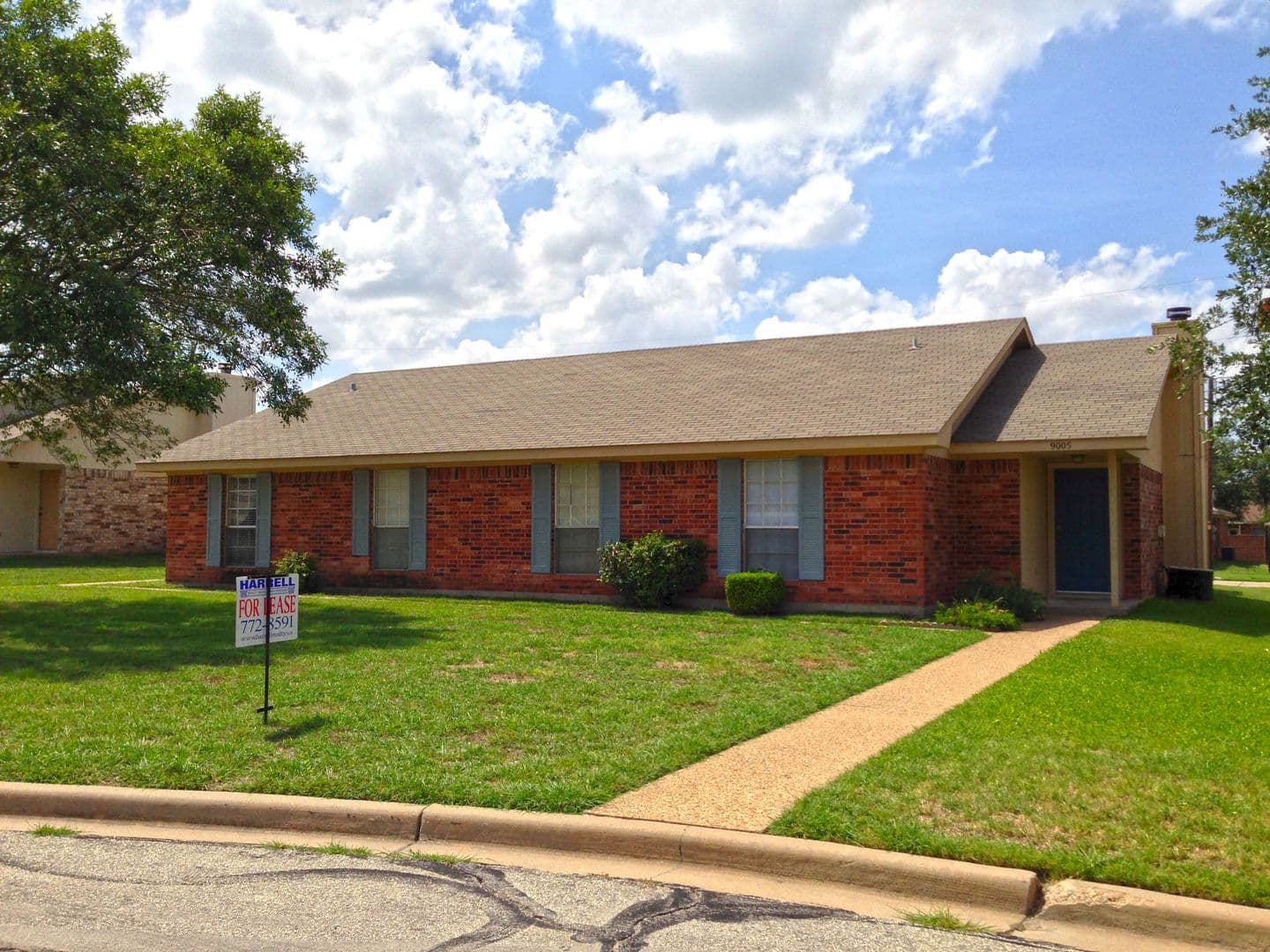 Waco House: 9007 Woodgate Circle East