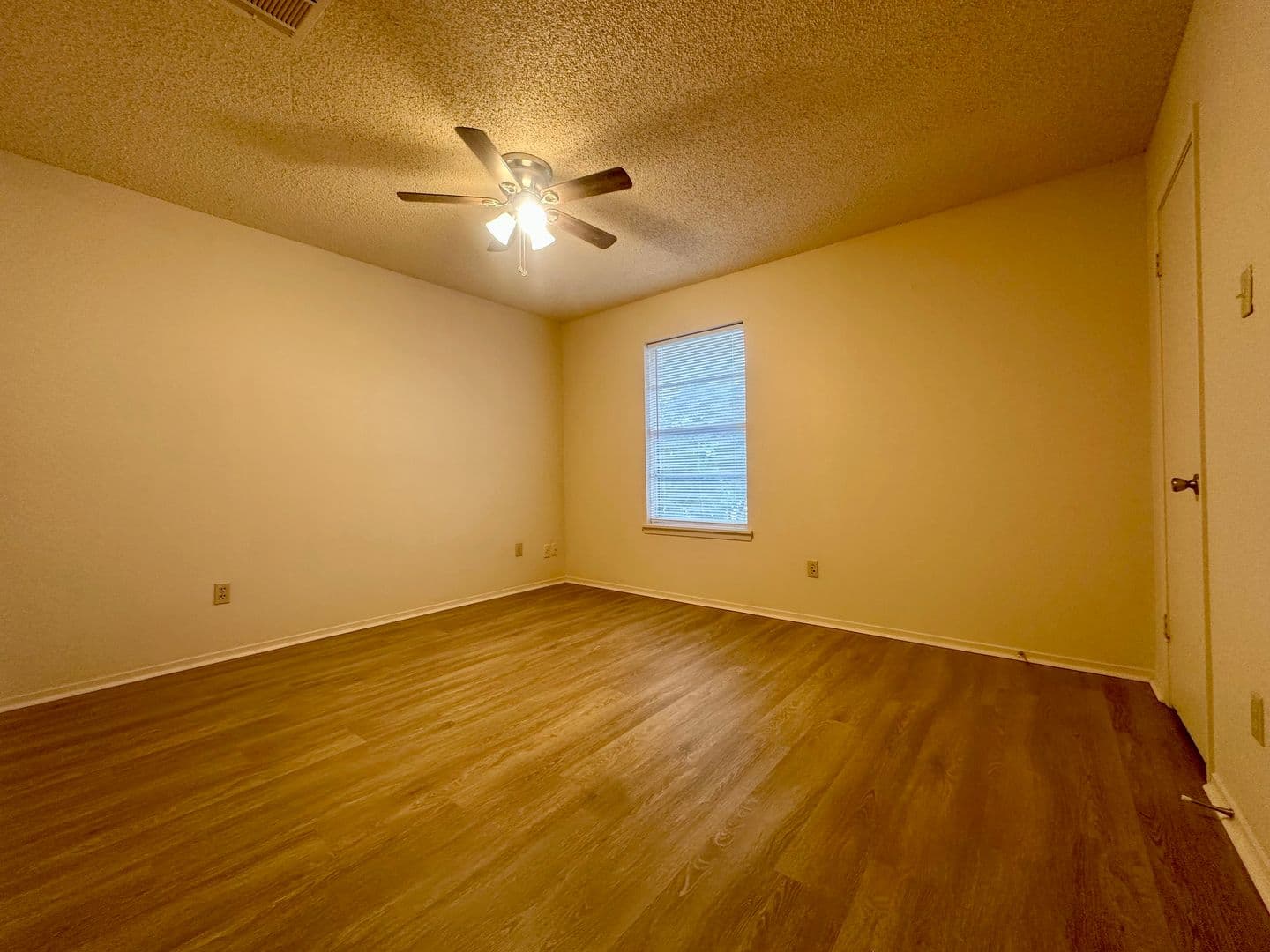 Hewitt House: 214 Romana Circle