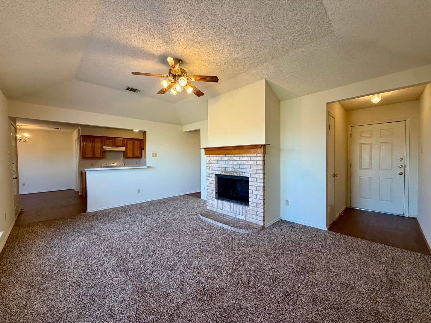Waco House: 9107 Royal Lane
