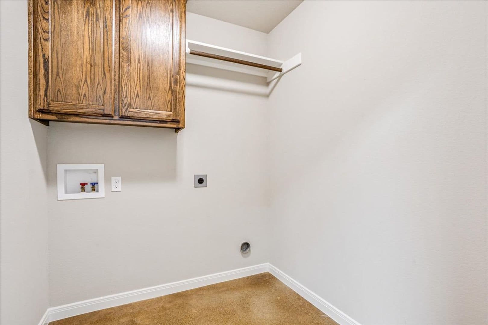 Hewitt House: 614 Hilltop Drive