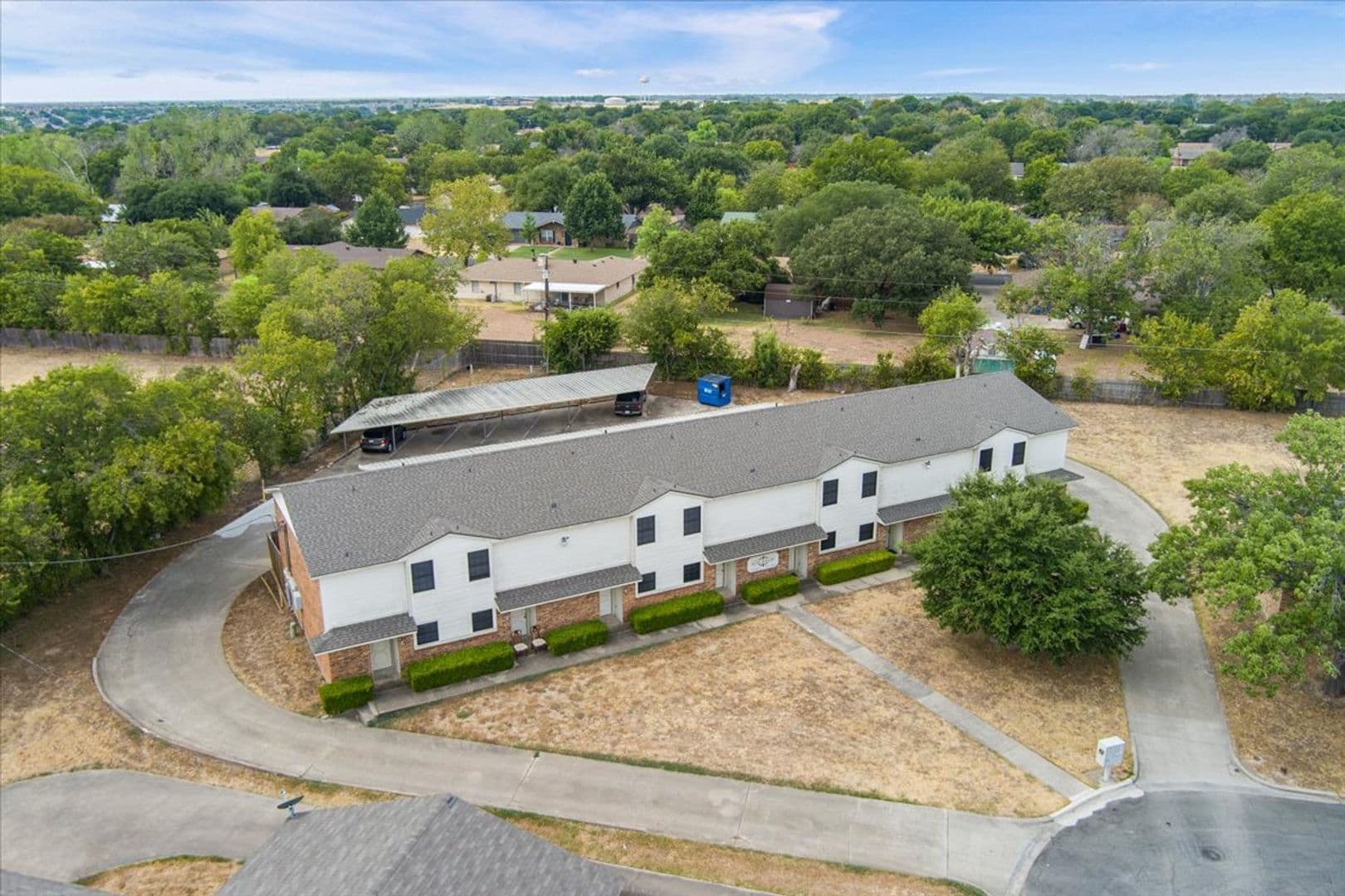 Hewitt House: 214 Romana Circle