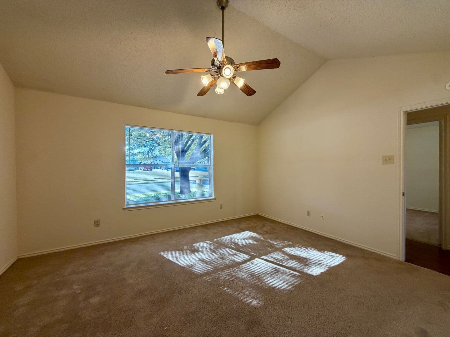 Waco House: 9107 Royal Lane