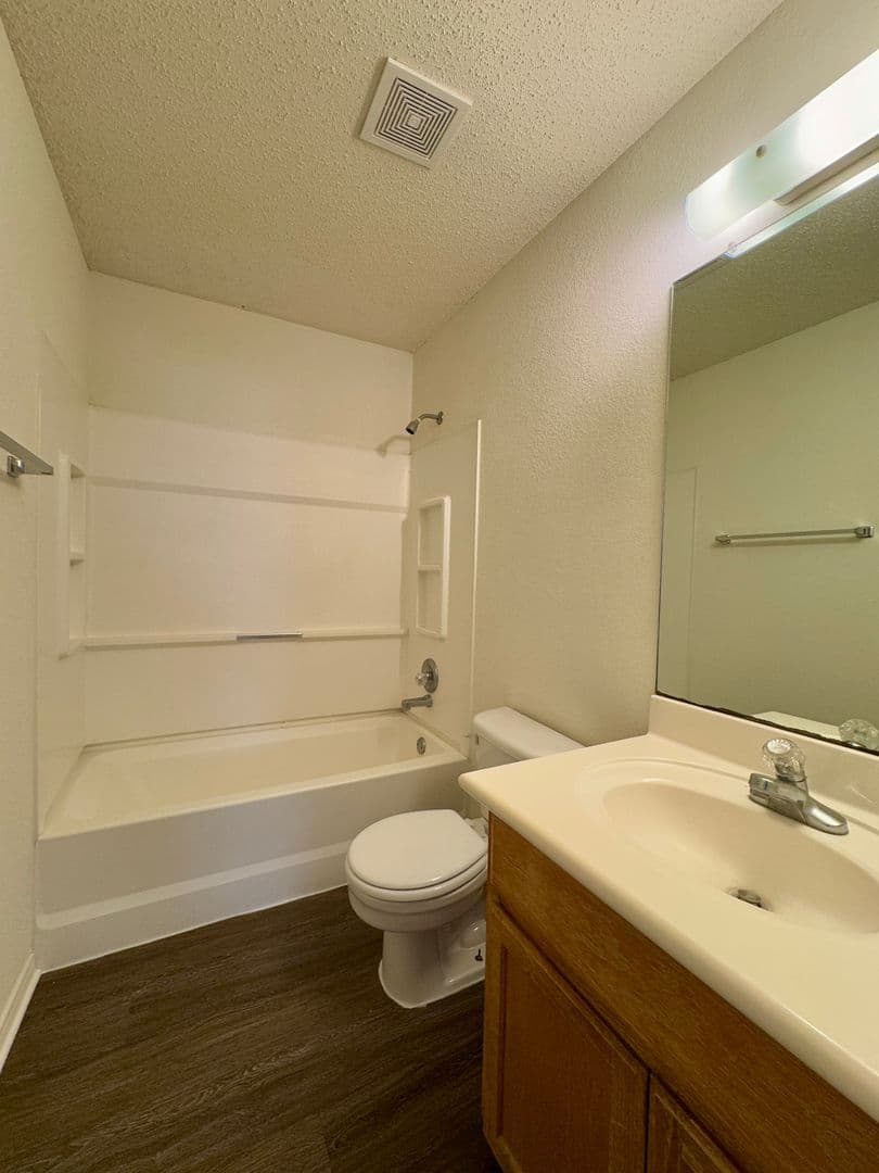 Hewitt House: 1008 Parkview Circle