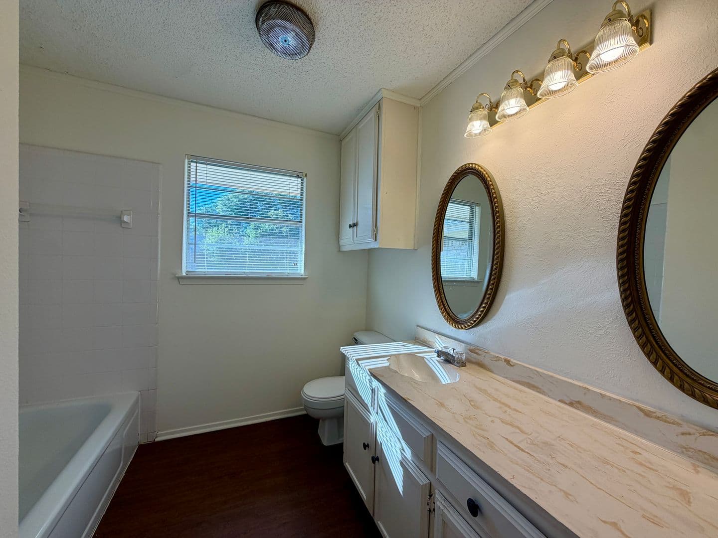 Hewitt House: 308 Cedarwood