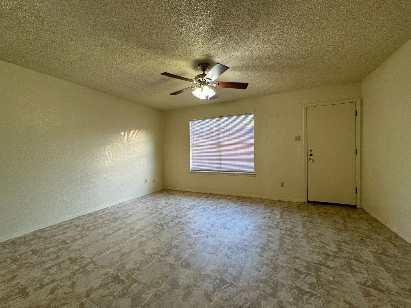 Hewitt House: 214 Romana Circle