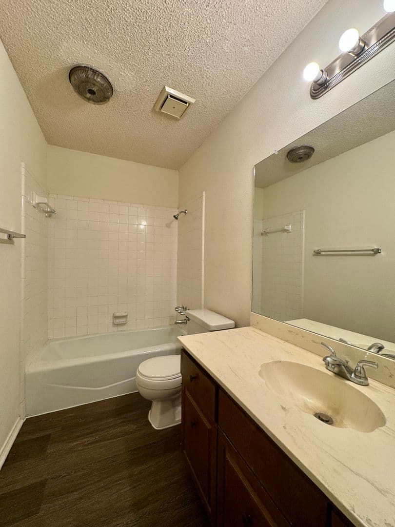 Waco House: 5700 Wilshire