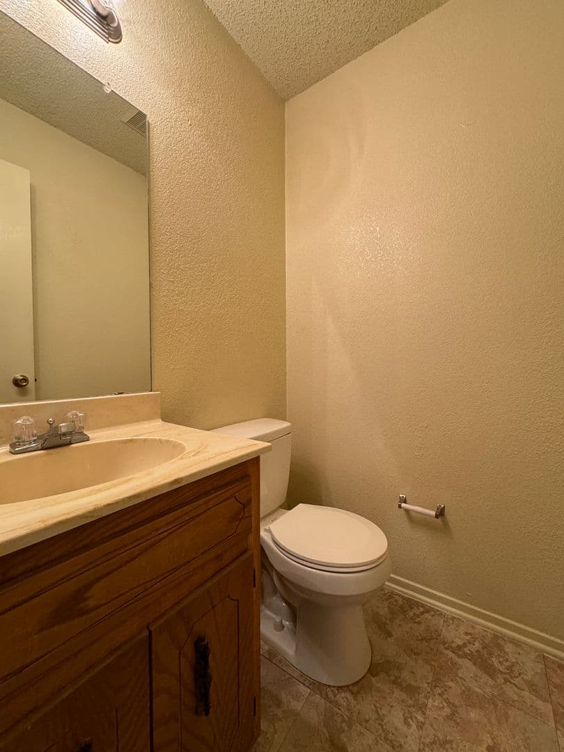 Hewitt House: 214 Romana Circle