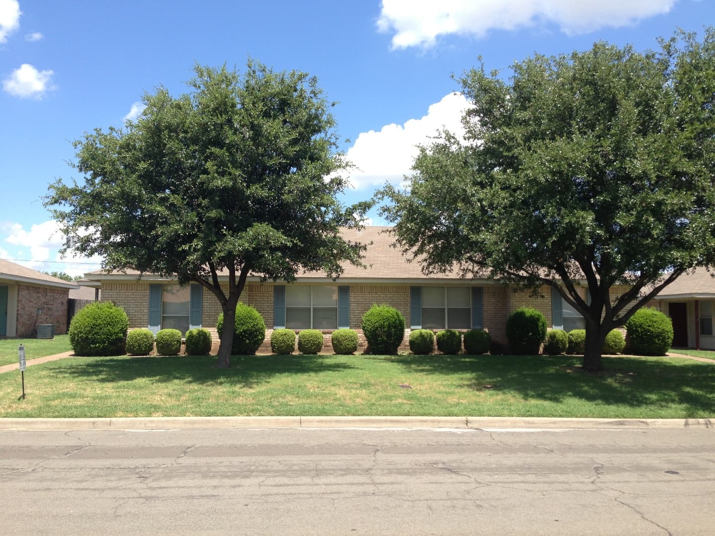 Waco House: 9107 Royal Lane