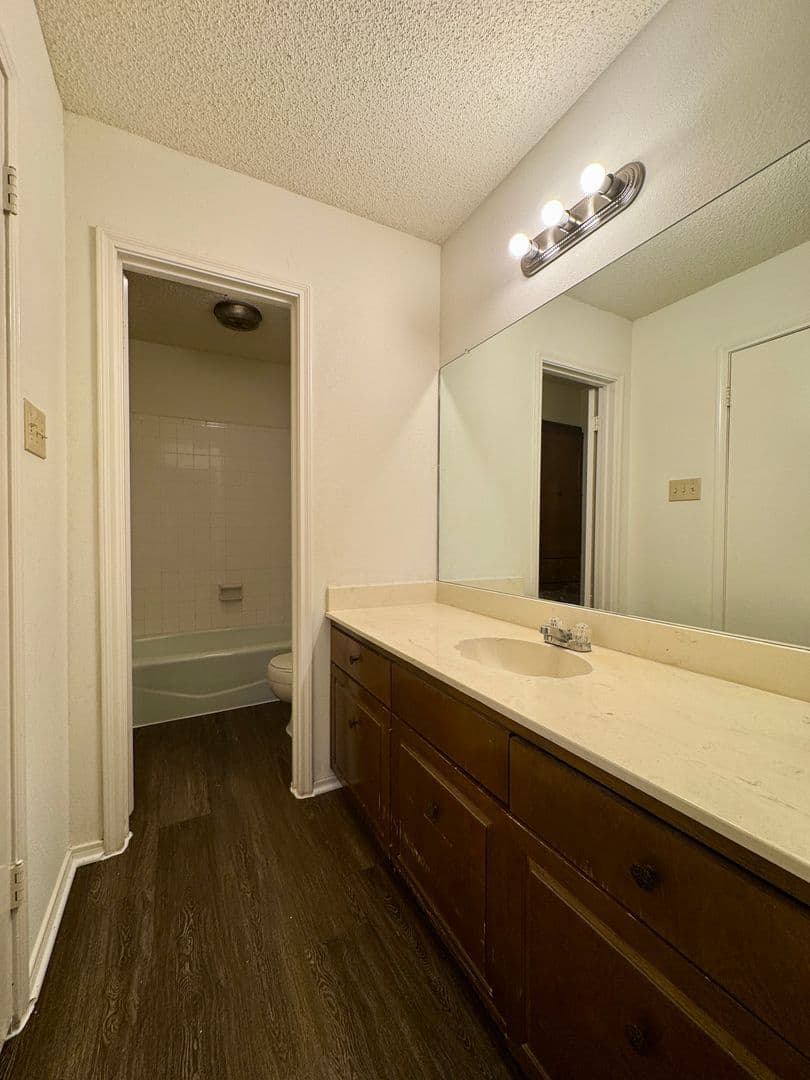 Waco House: 5700 Wilshire