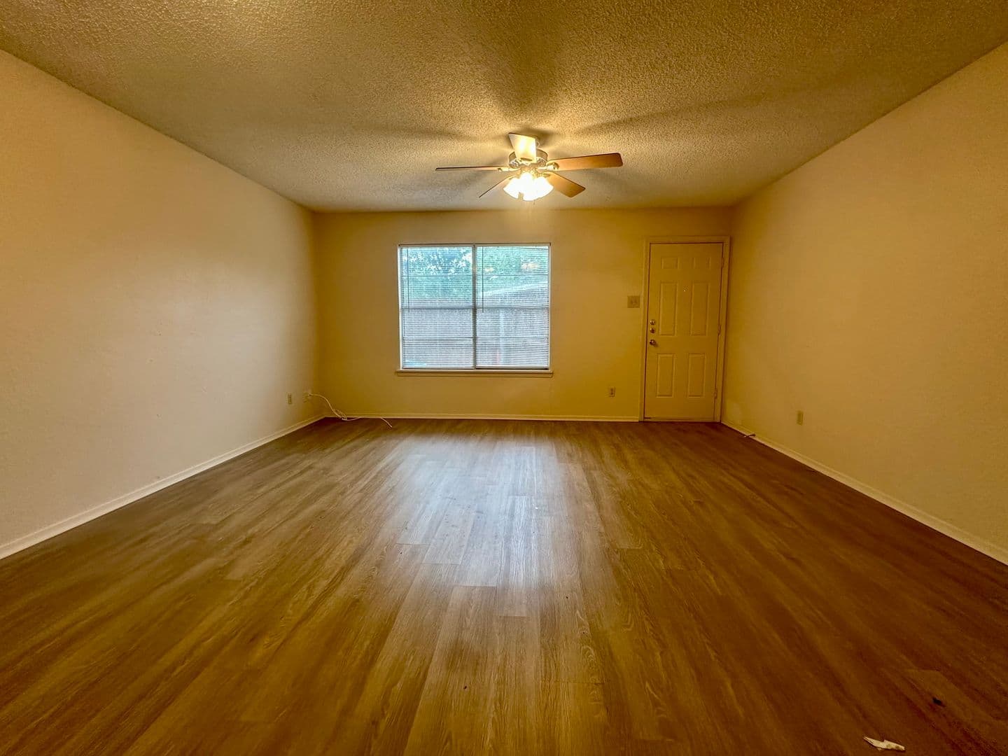 Hewitt House: 214 Romana Circle