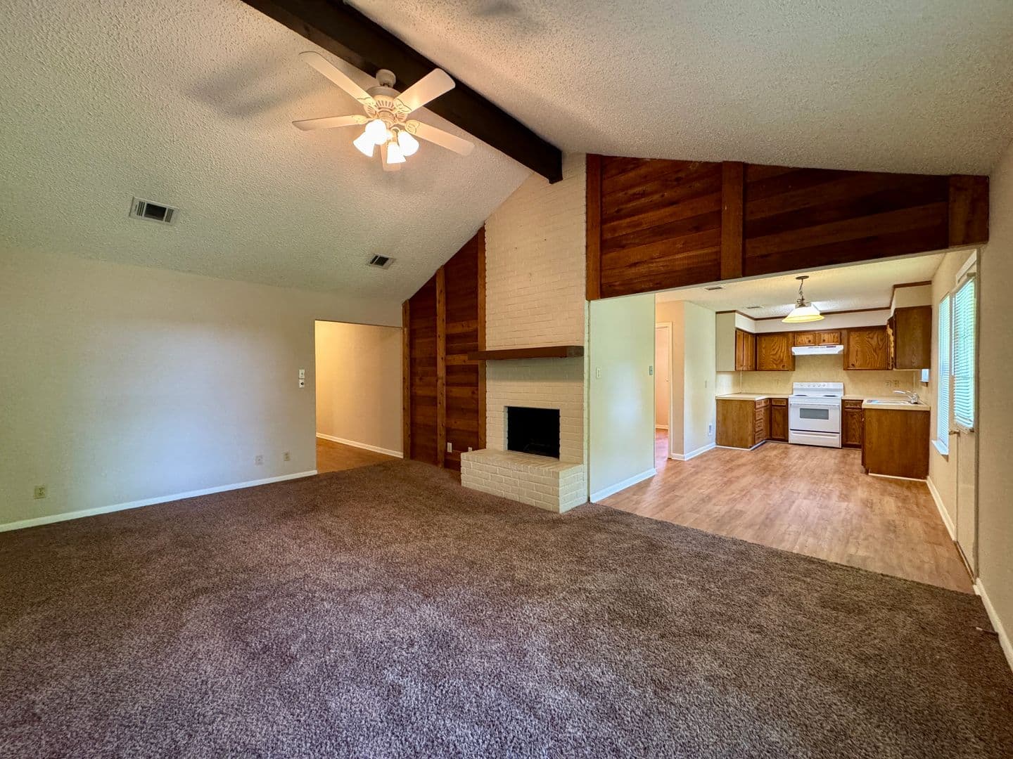 Hewitt House: 216 E. Lindenwood