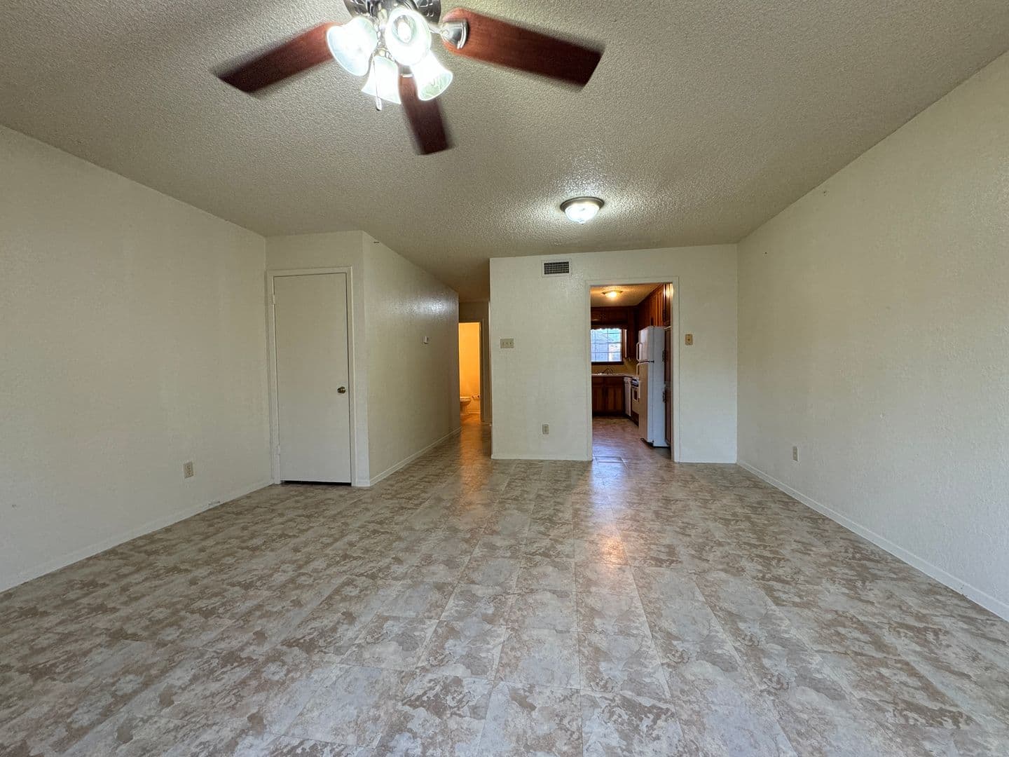 Hewitt House: 214 Romana Circle