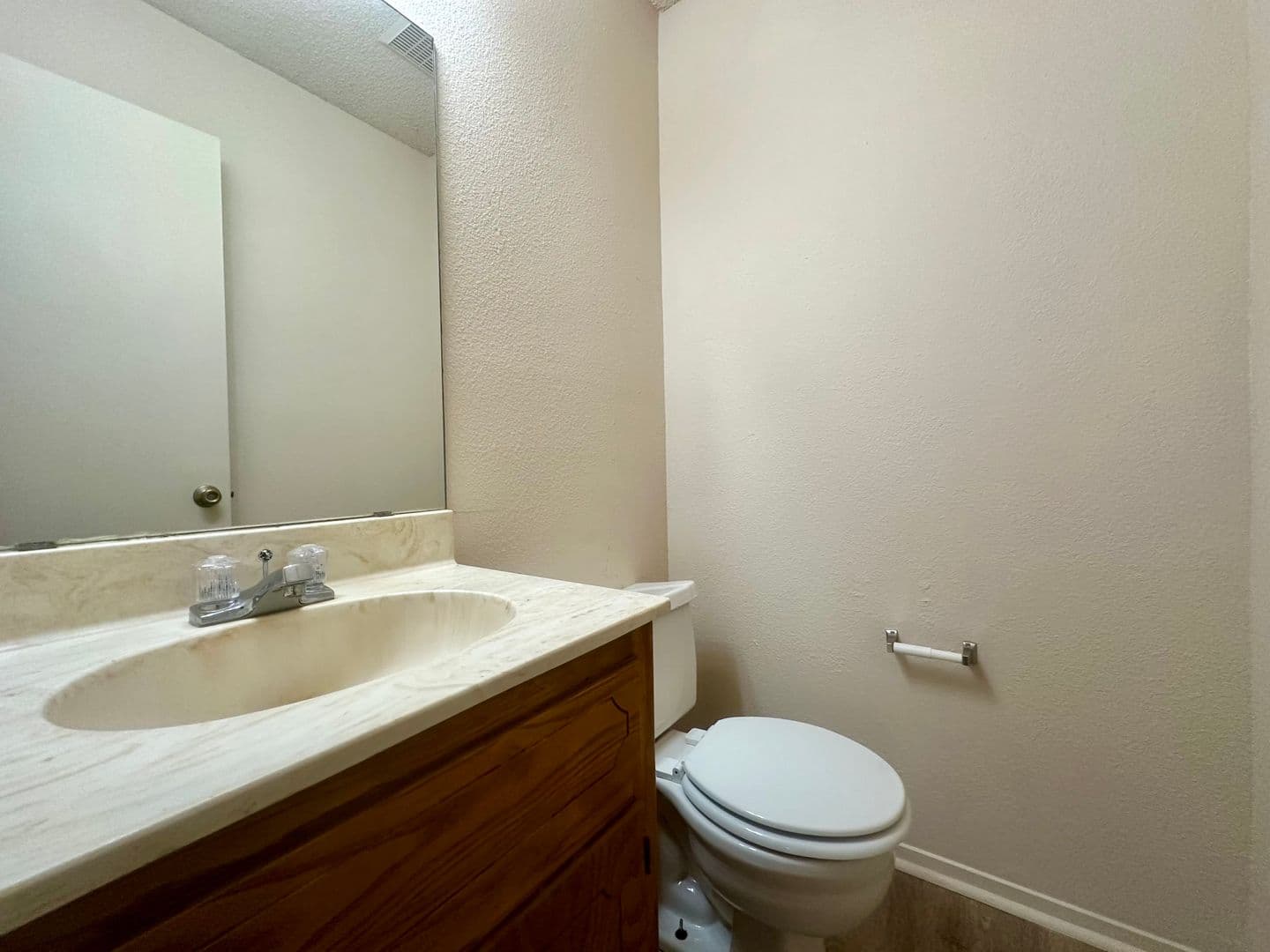 Hewitt House: 214 Romana Circle