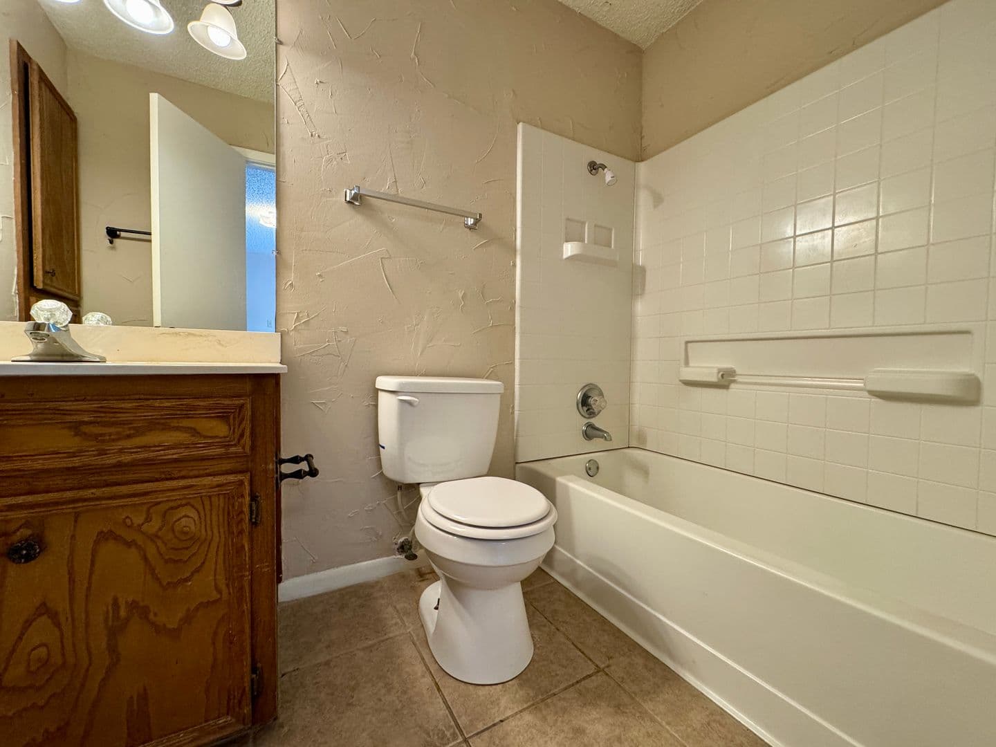Hewitt House: 216 E. Lindenwood