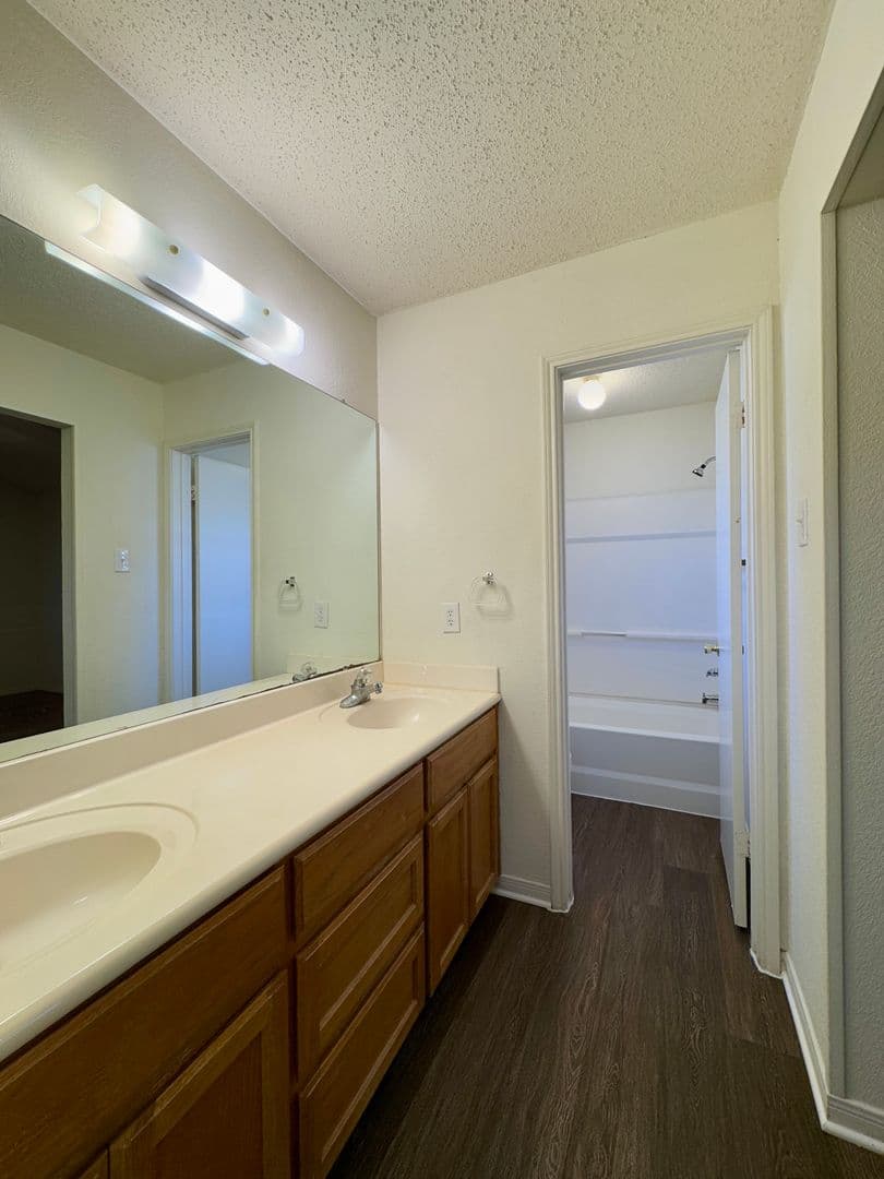 Hewitt House: 1000 Parkview Circle