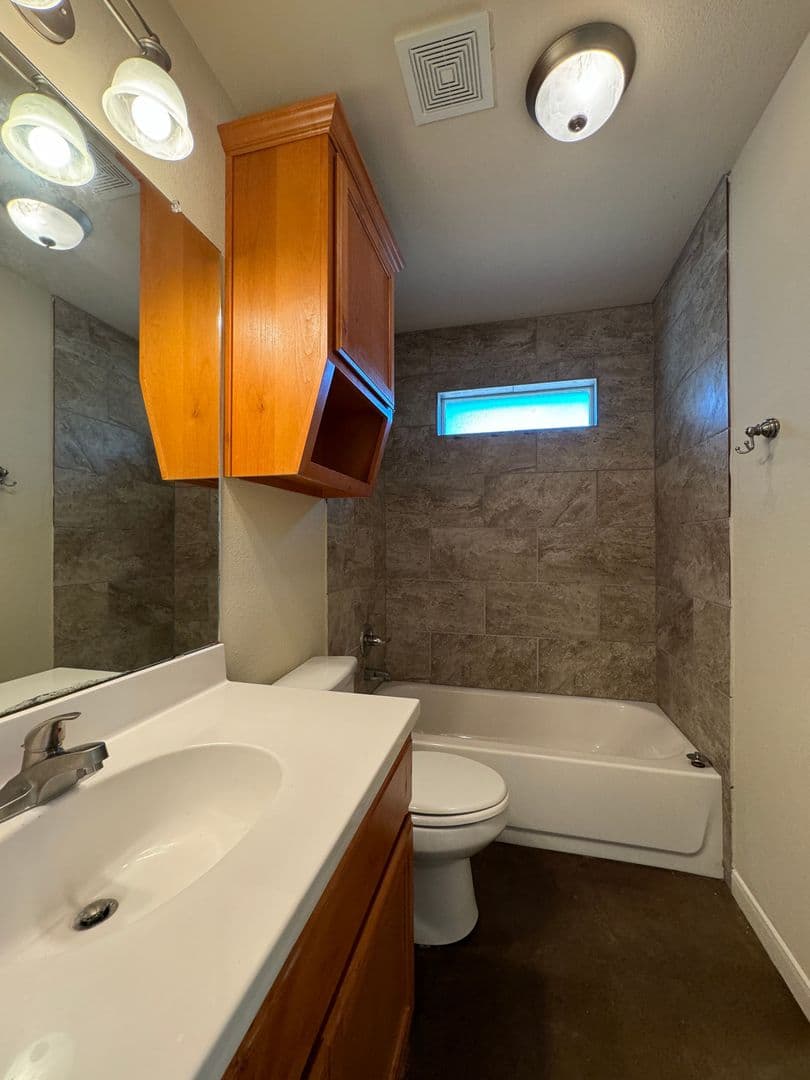 Waco House: 205 B Chapel Trail Circle