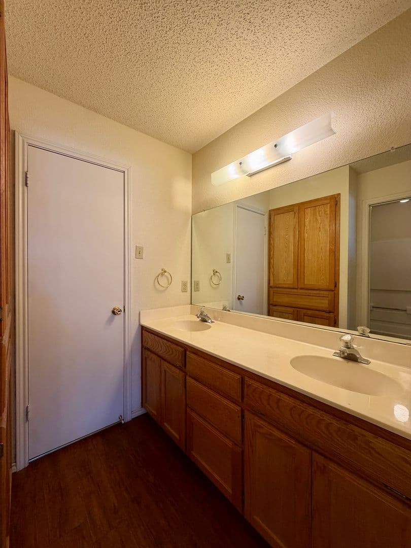 Waco House: 9107 Royal Lane