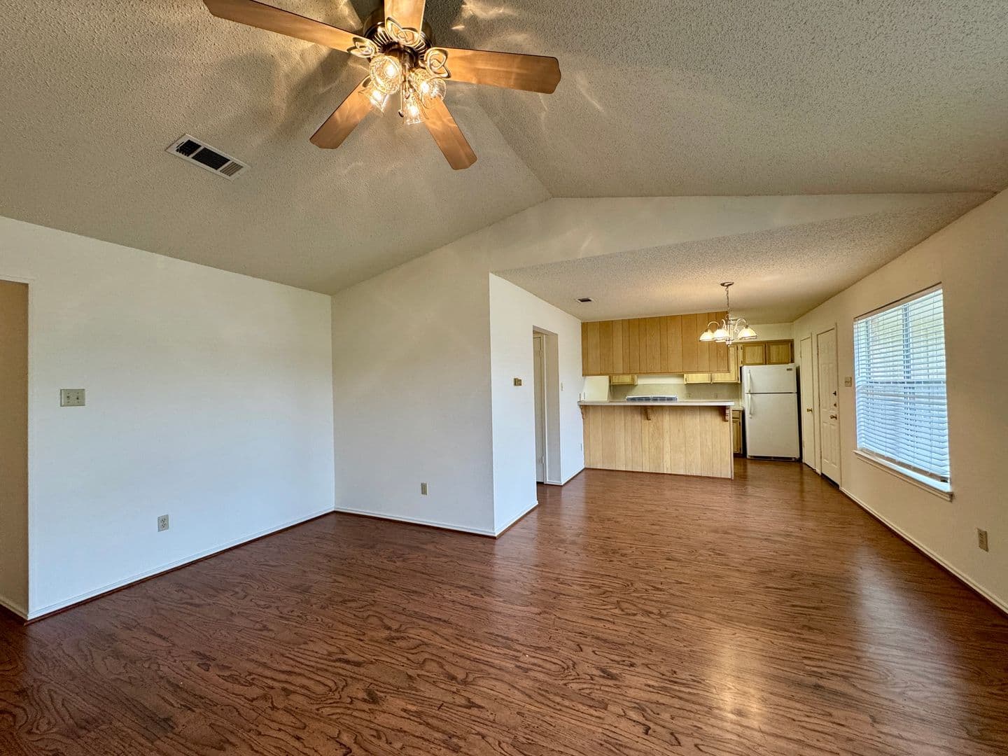 Waco House: 9007 Woodgate Circle East