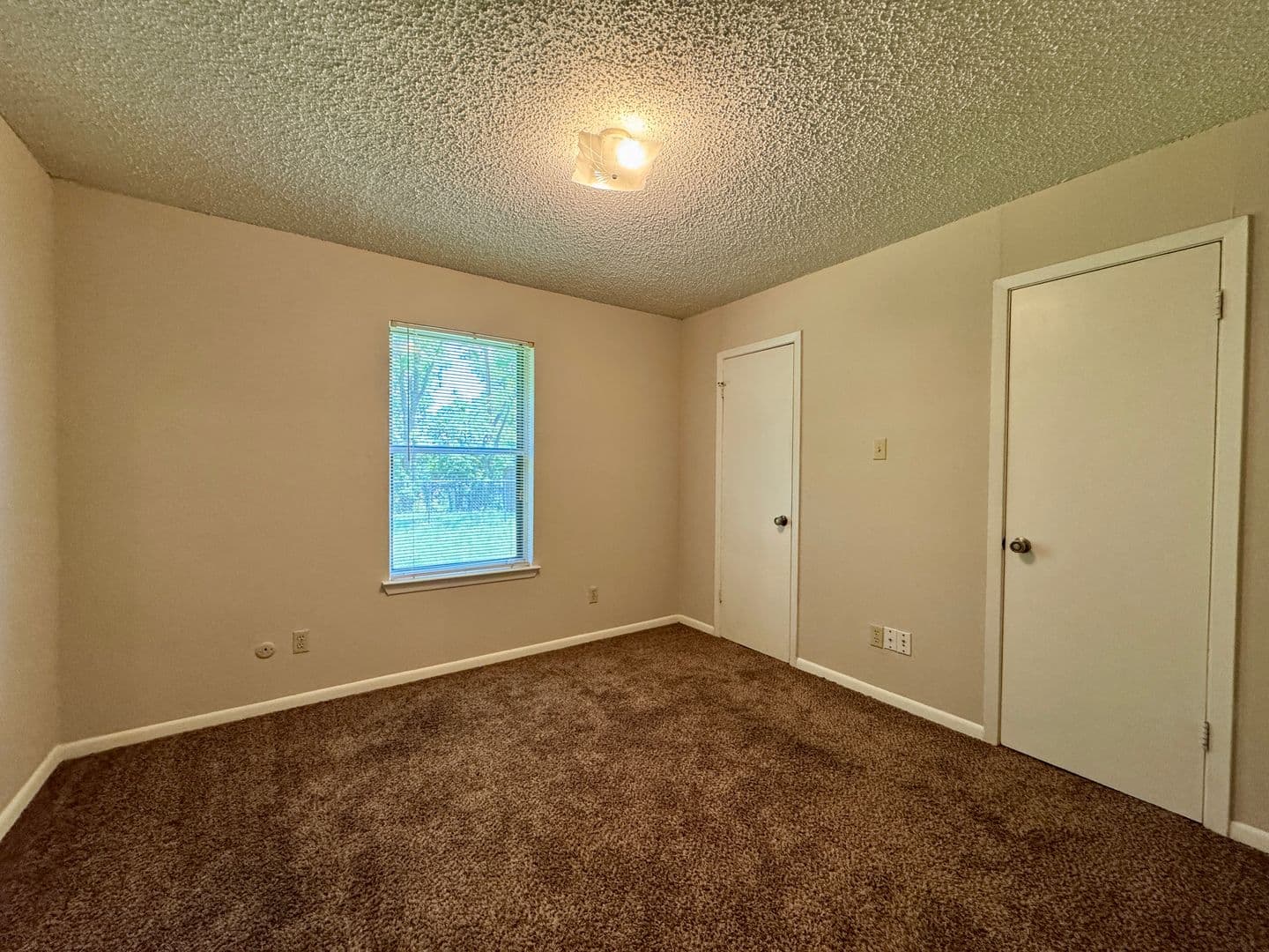 Hewitt House: 216 E. Lindenwood