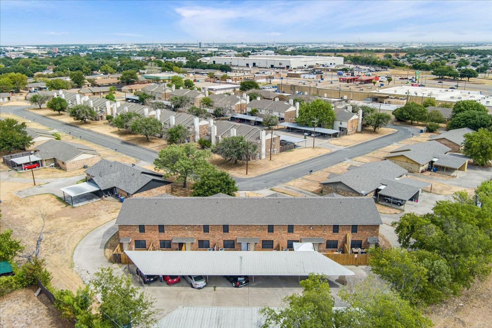 Hewitt House: 214 Romana Circle