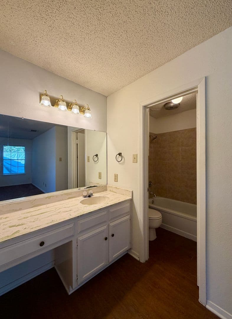 Hewitt House: 308 Cedarwood