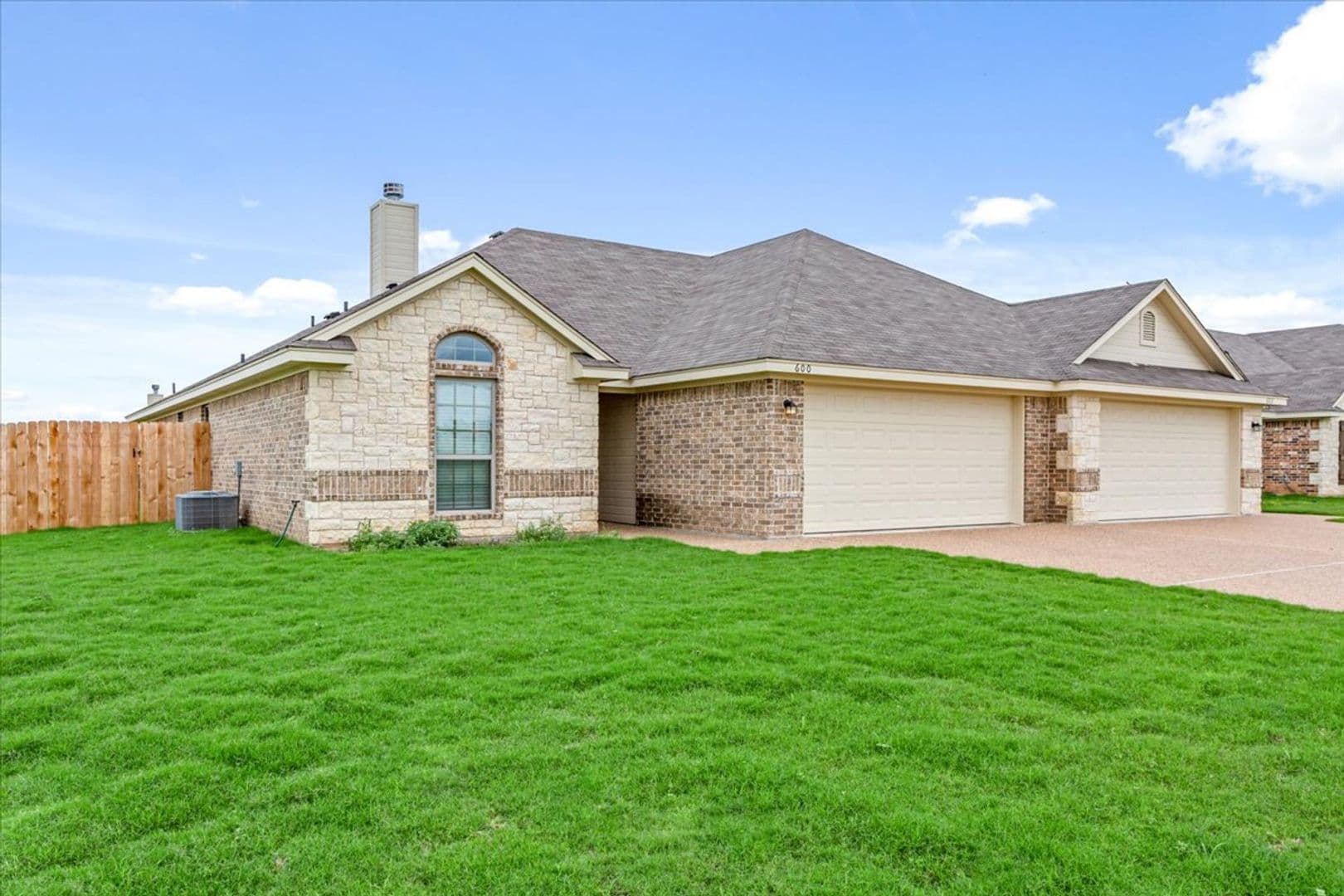 Hewitt House: 614 Hilltop Drive