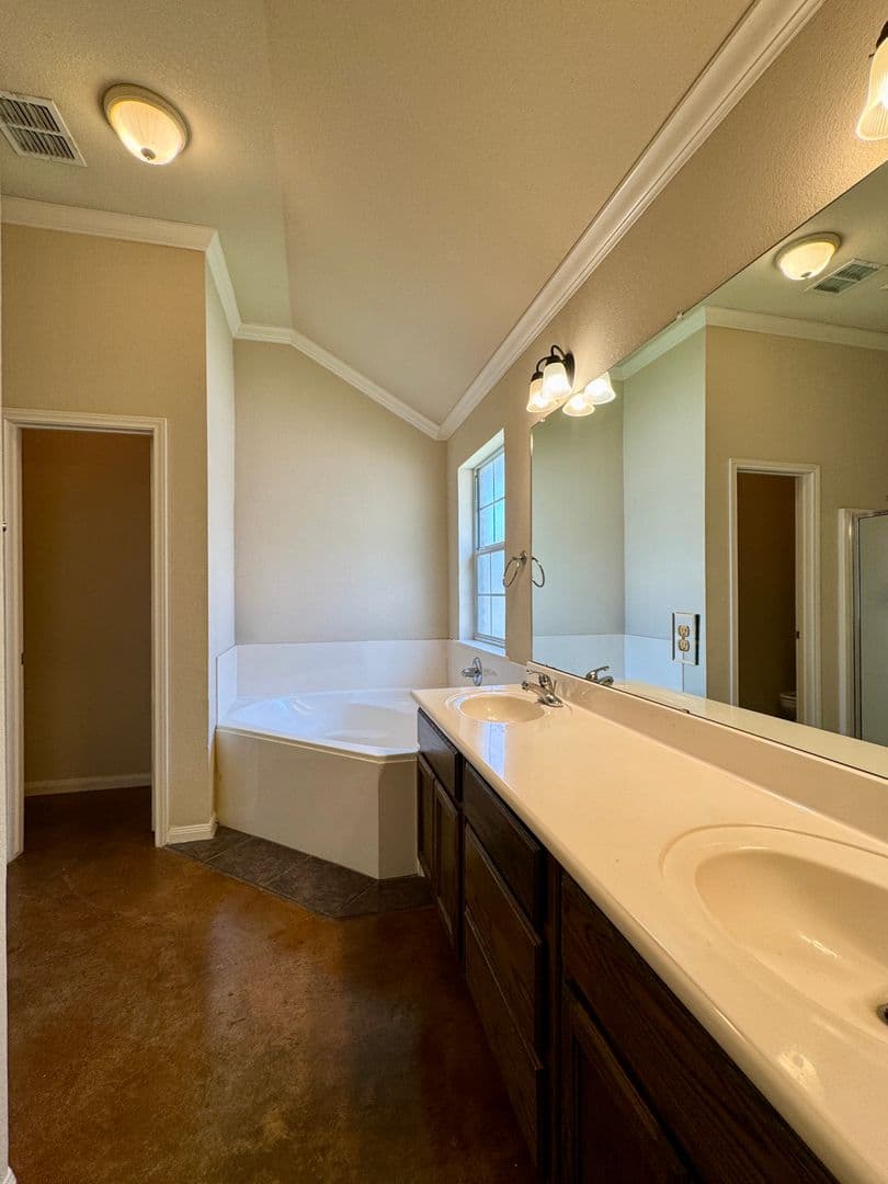Waco House: 408 B Chapel Trail Circle