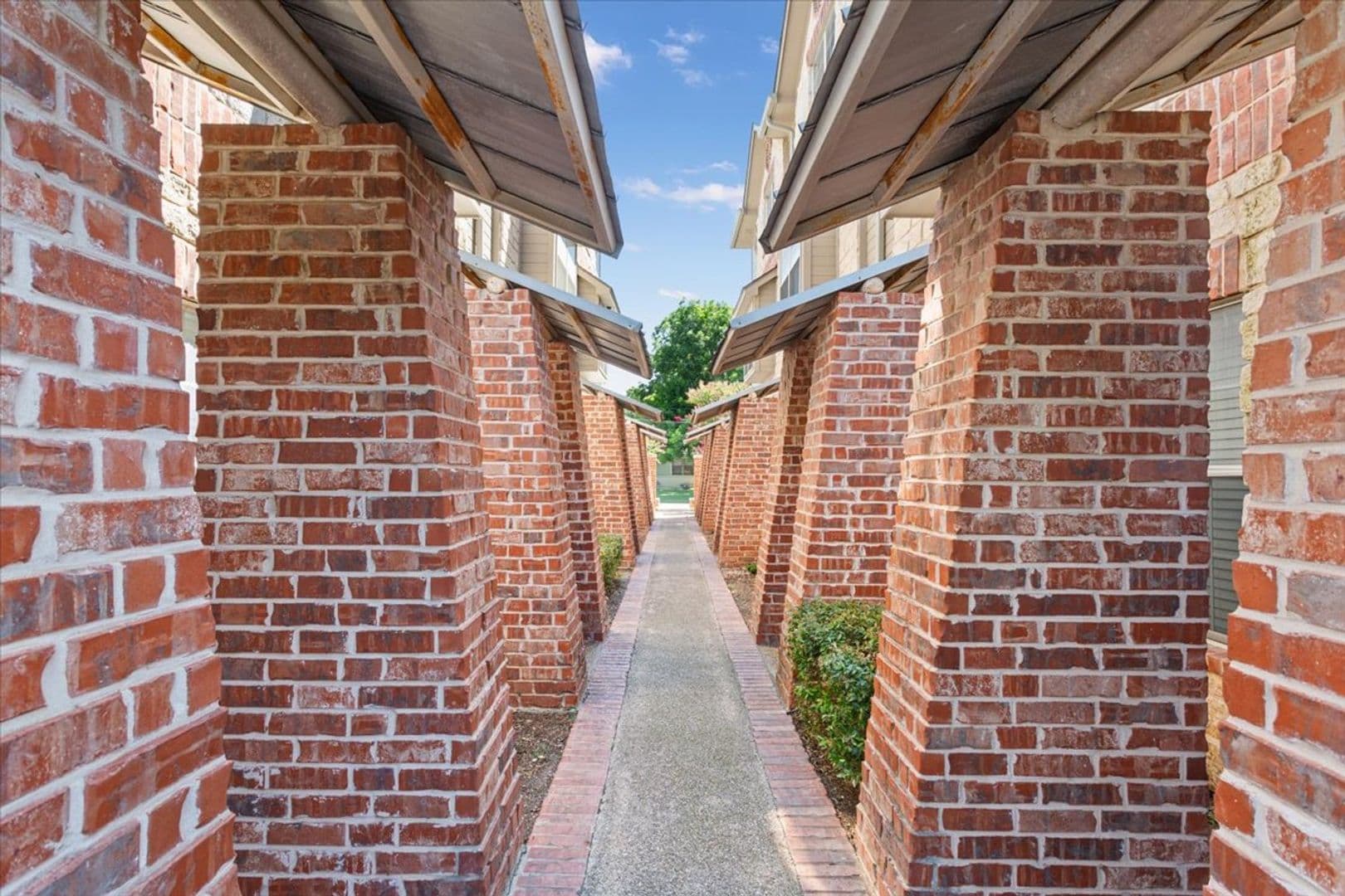 Waco House: 2021 S. 8th Street
