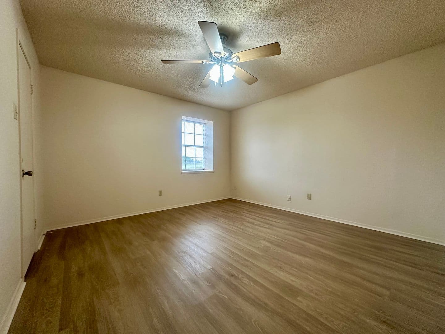 Hewitt House: 214 Romana Circle