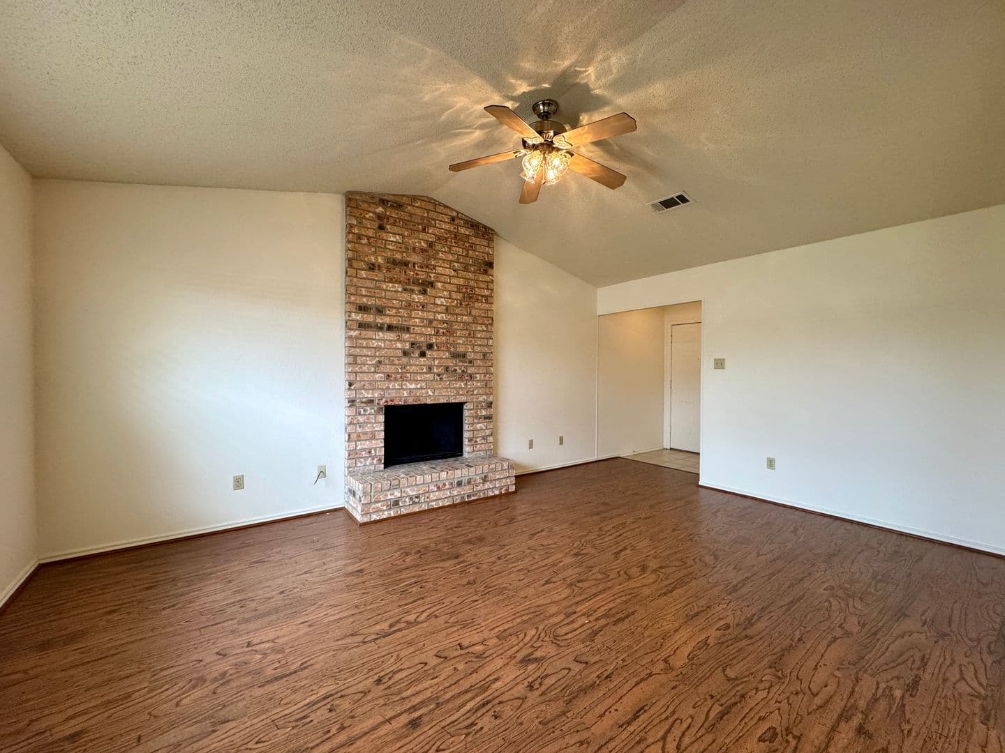 Waco House: 9007 Woodgate Circle East
