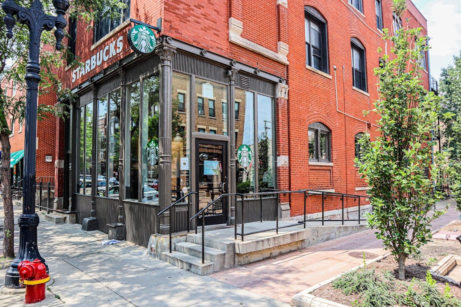 Chicago Apartment: 905 S Claremont