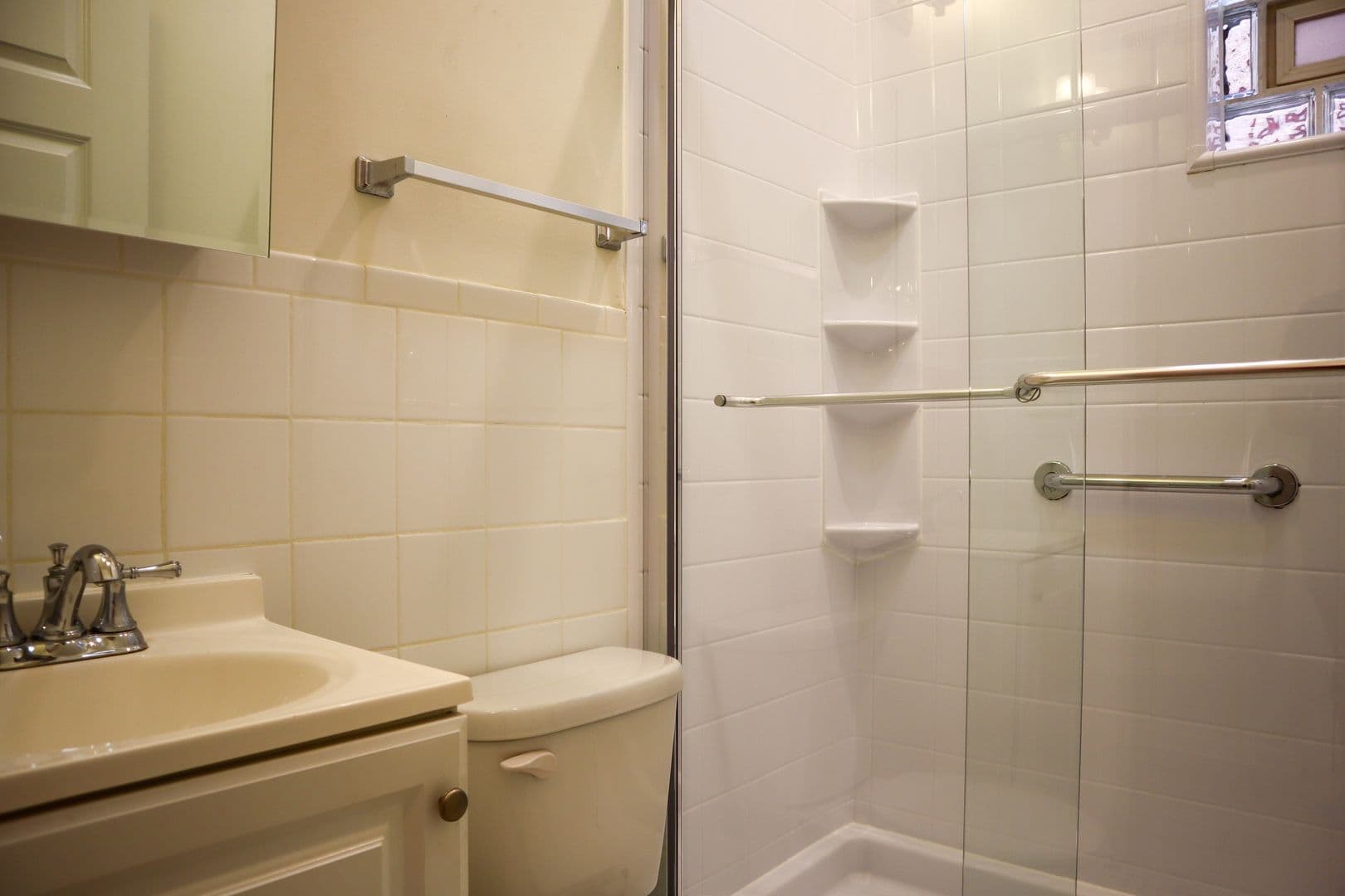 Chicago Apartment: 905 S Claremont