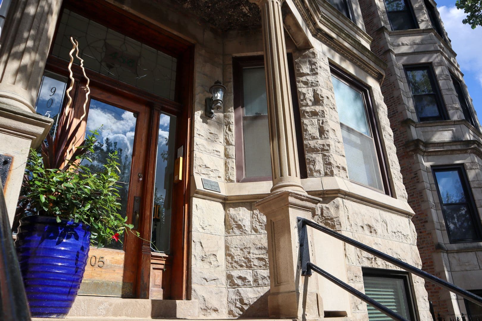 Chicago Apartment: 905 S Claremont