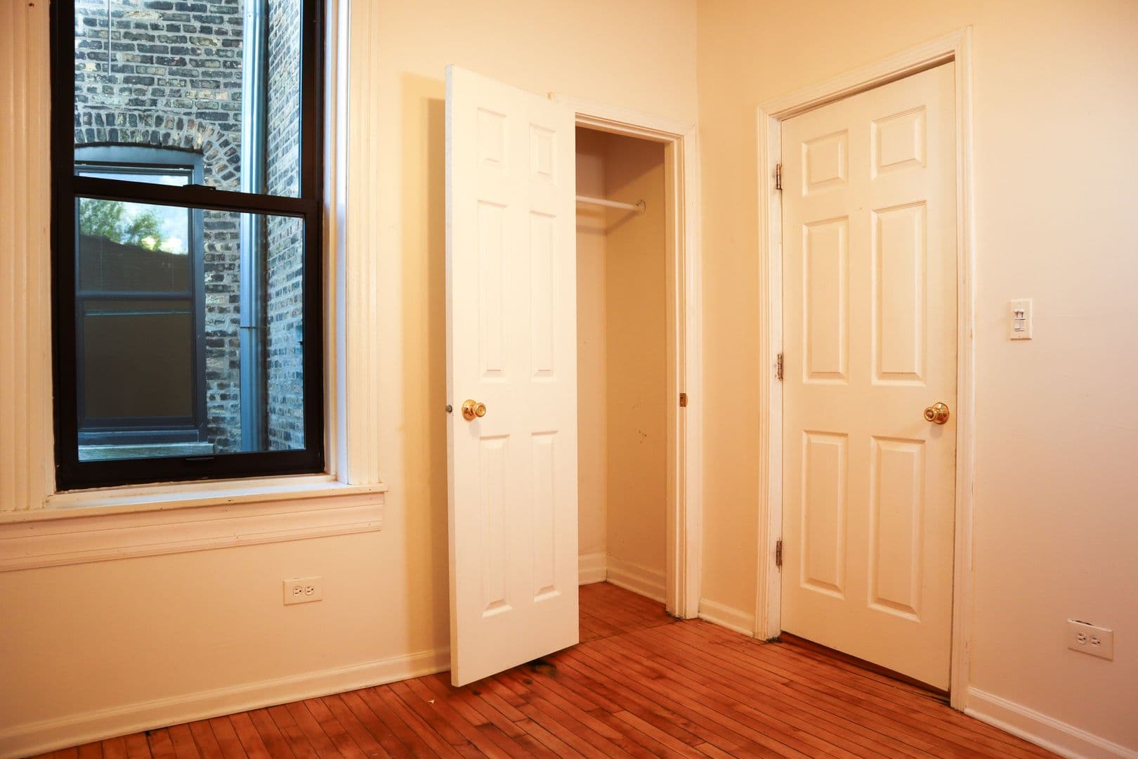 Chicago Apartment: 905 S Claremont
