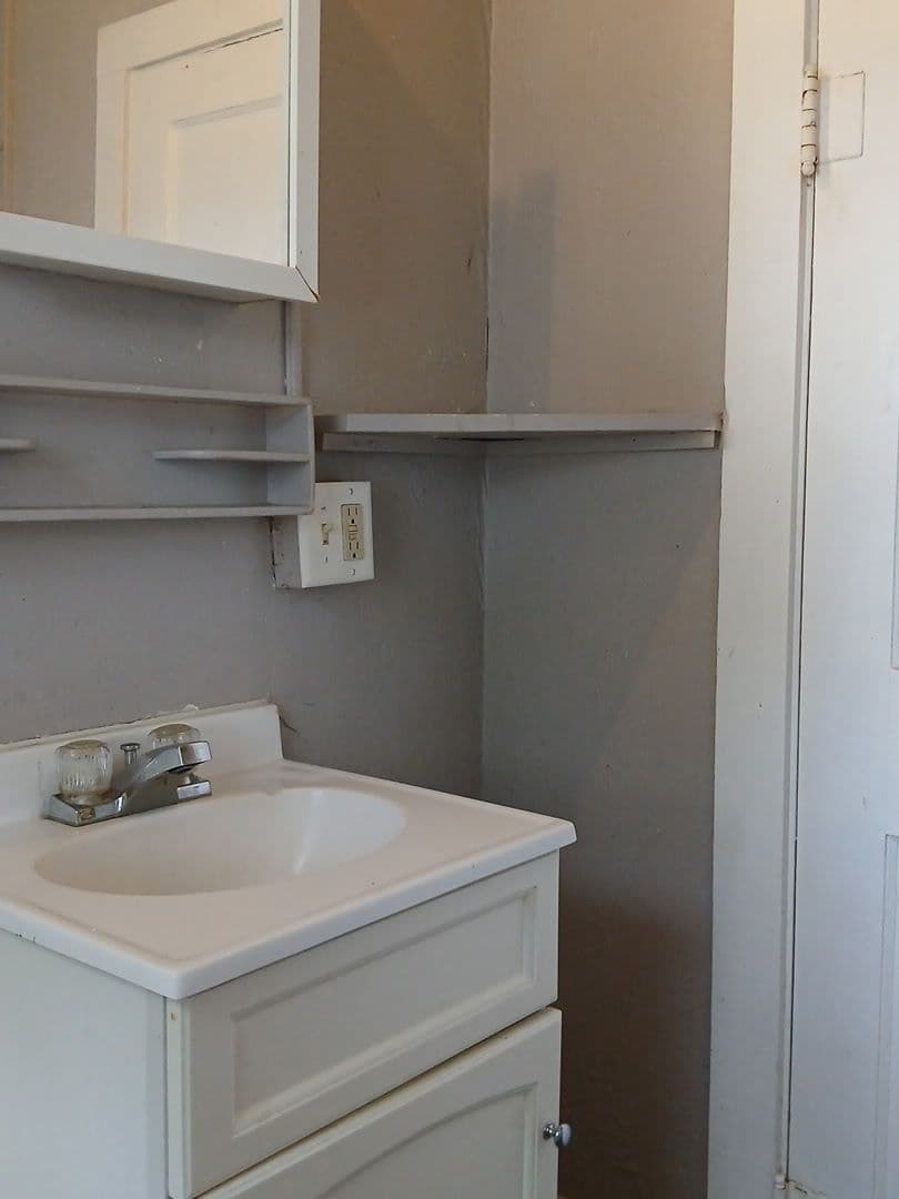 Sioux Falls Apartment: 405 407 409 S Walts  Ave