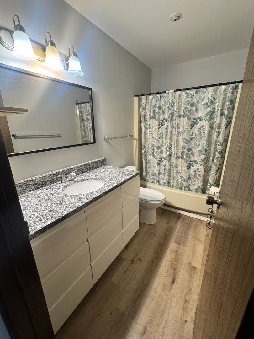 Sioux Falls Apartment: 100 S Prairie Ave 6