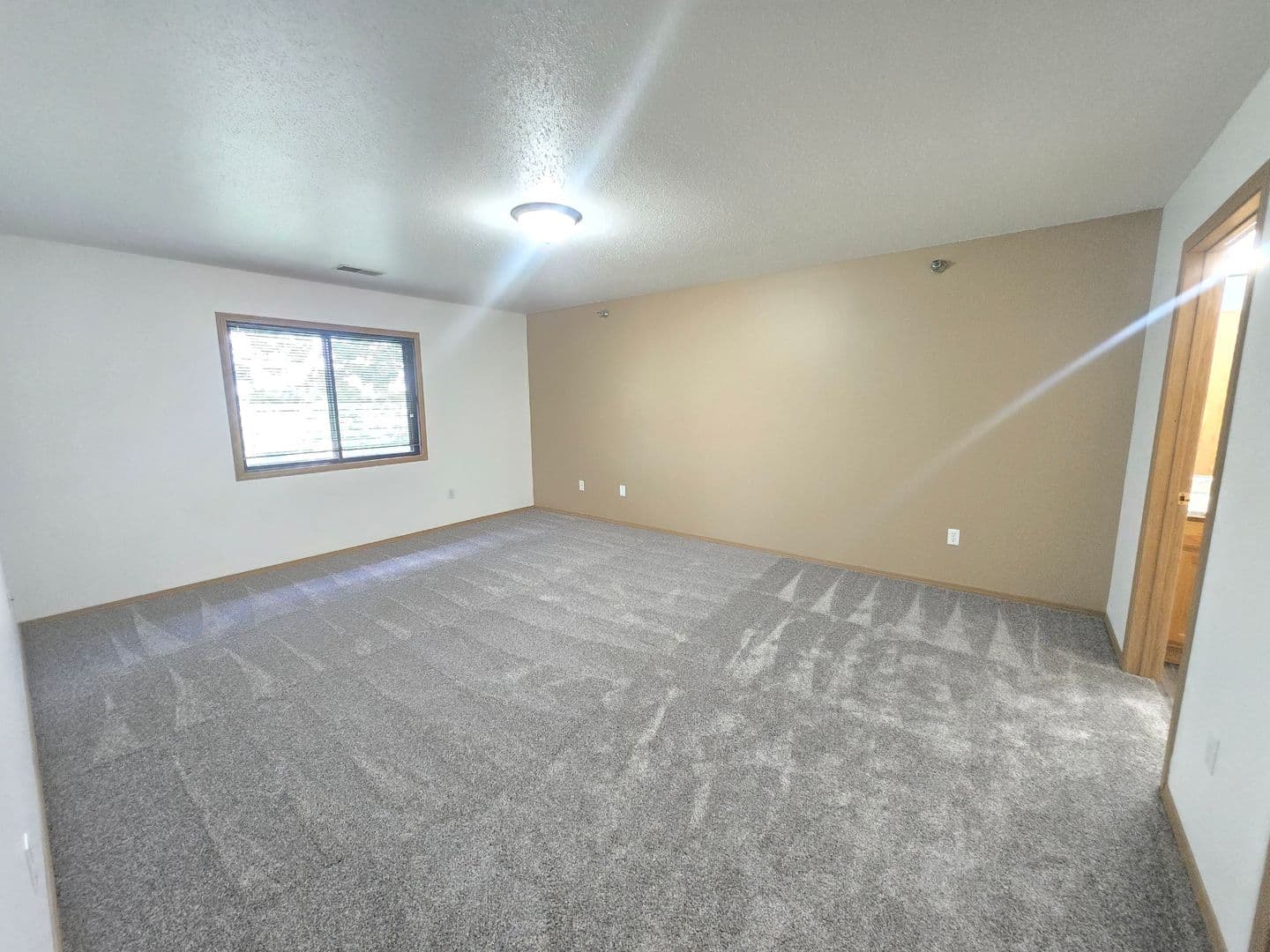 SIOUX FALLS Apartment: 4512 E. 42ND ST.