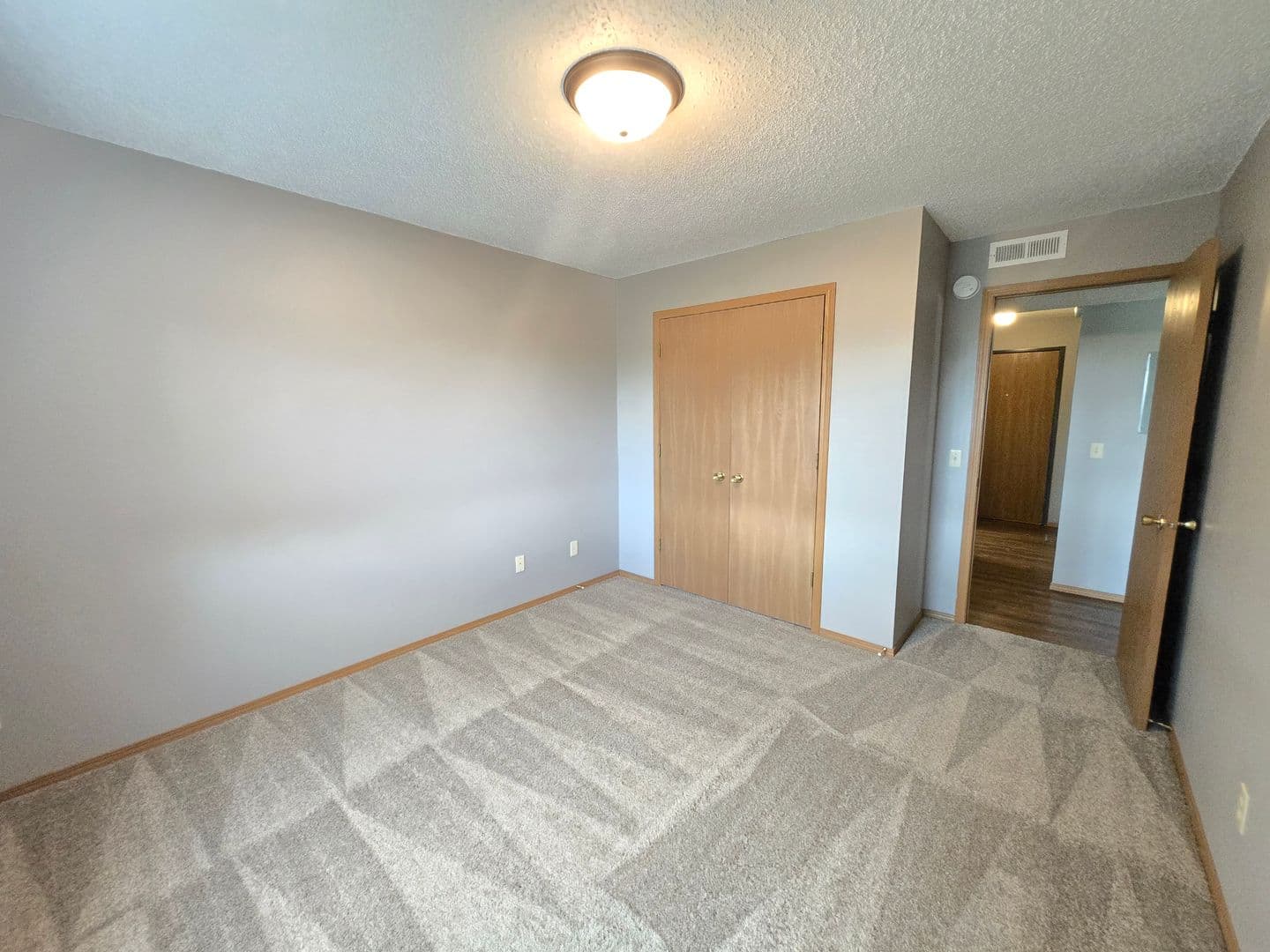 SIOUX FALLS Apartment: 4500 EAST 33RD St
