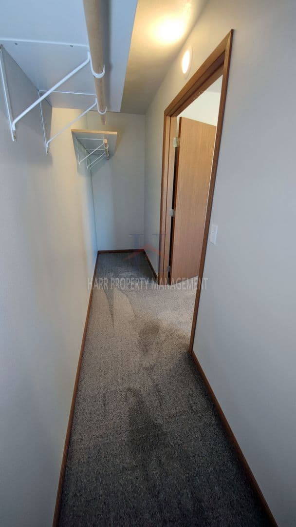 Sioux Falls Apartment: 5700 Hitching Place